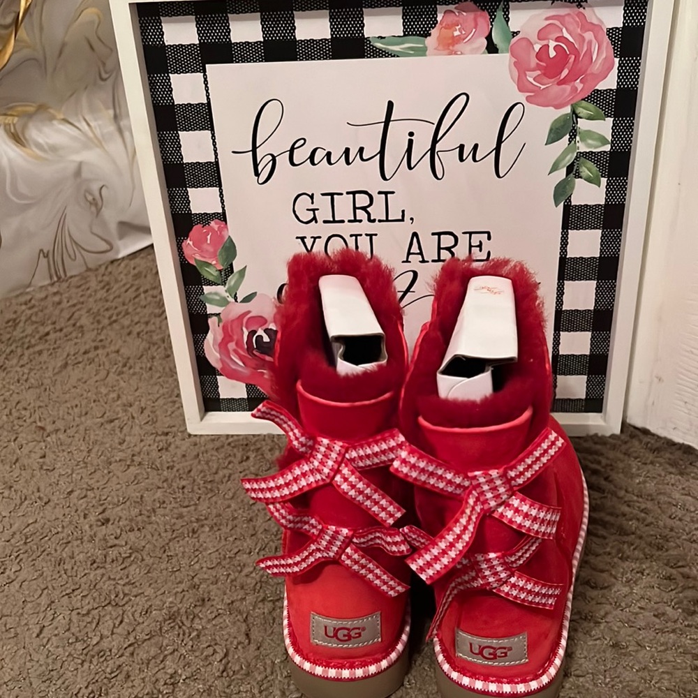 RARE EXCLUSIVE GINGHAM UGG SIZE 6